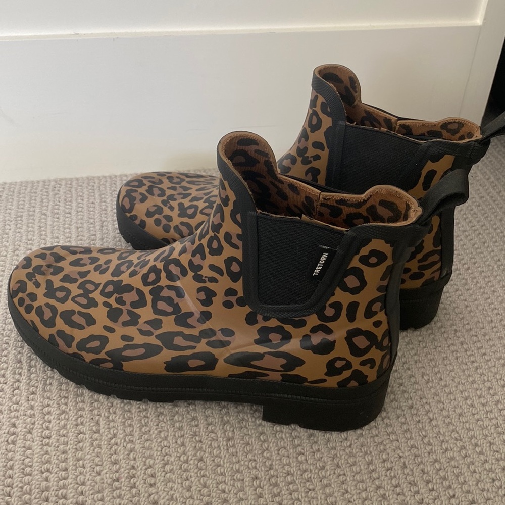 Cheetah print rain boots